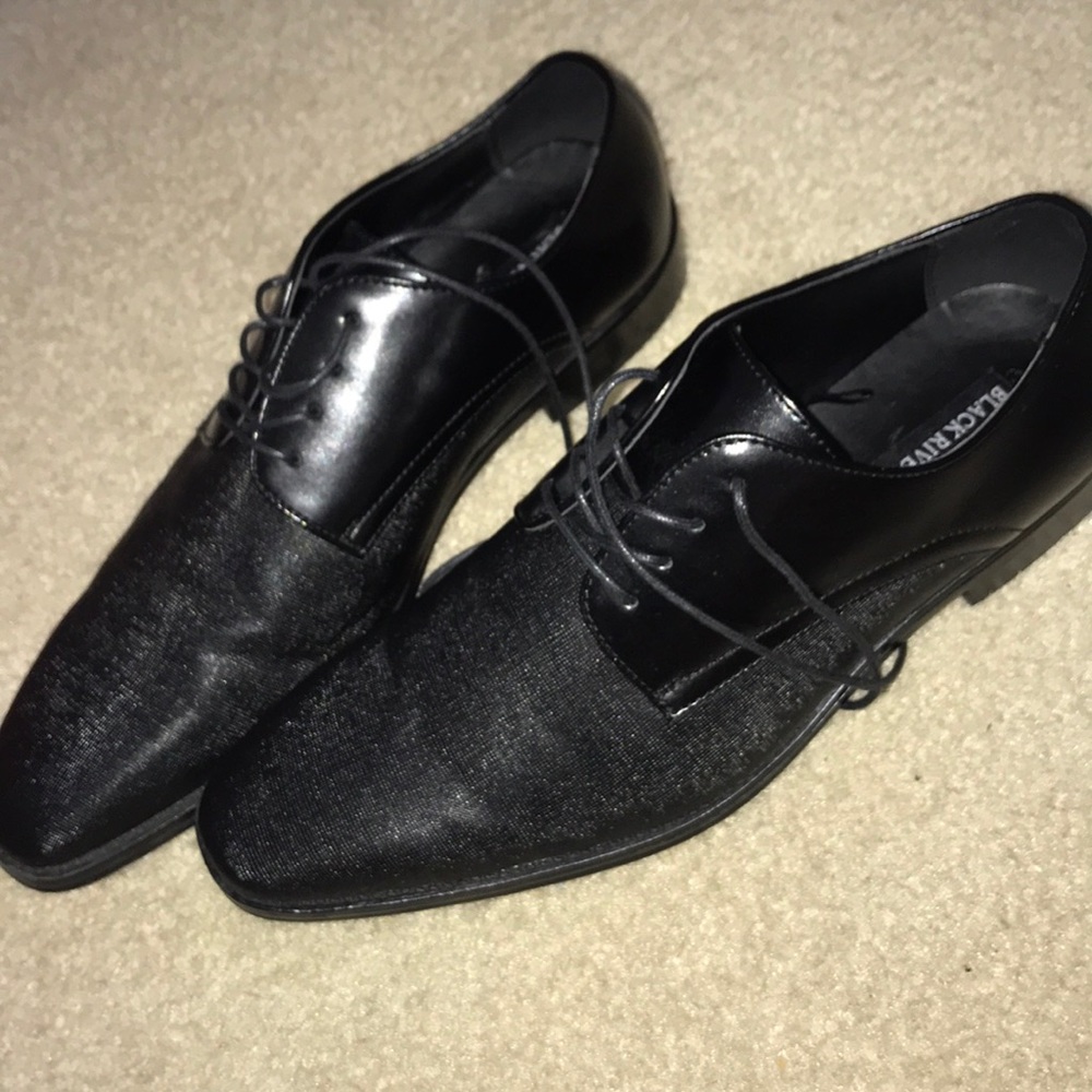 Dress shoes